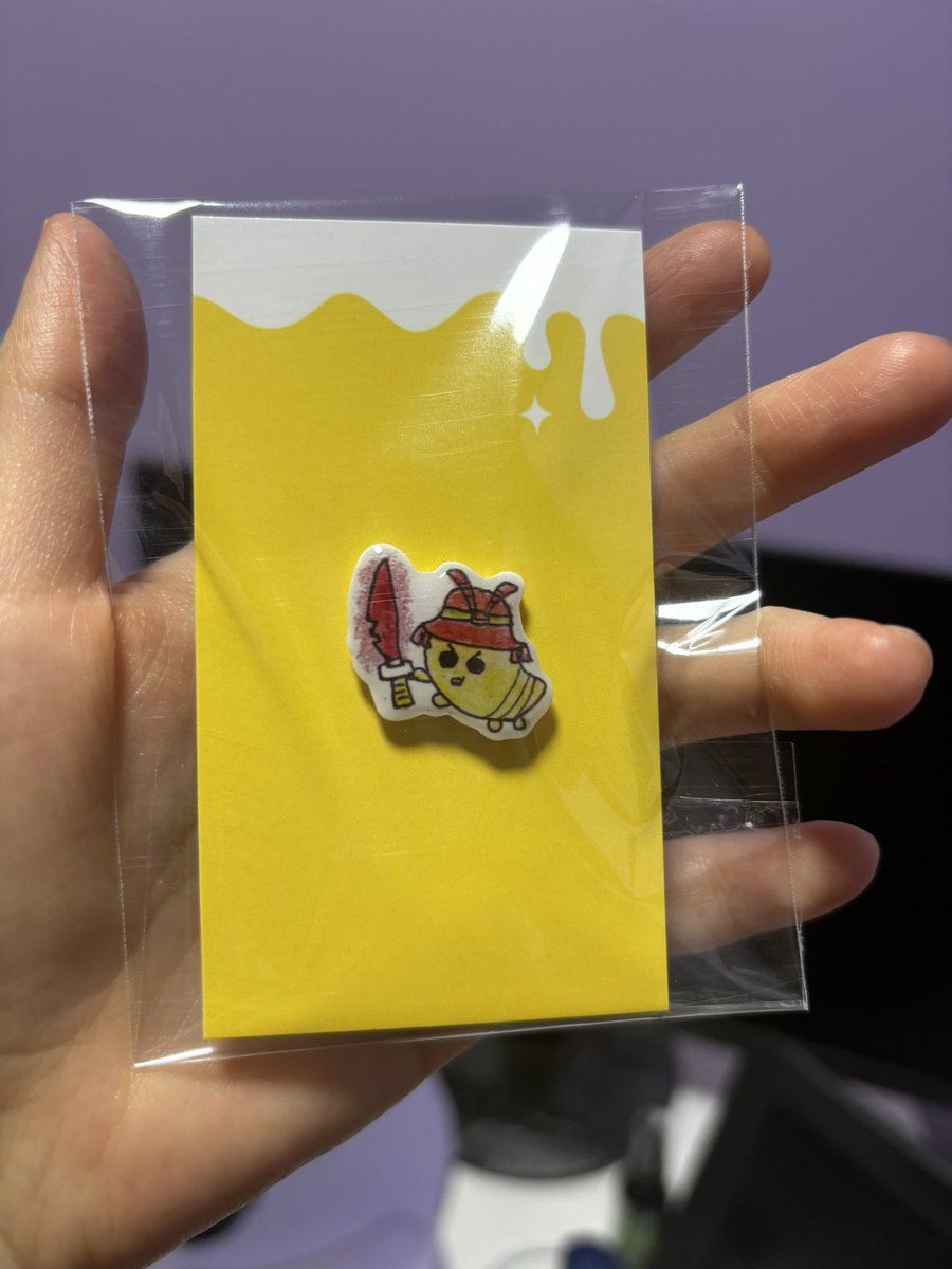 yevliii's tweet photo. Made a customized pin for one of my aphee drawings 😊 Not bad but I think I will work on the drawings more. Only ordered one to see how it looks~~ #Grounded #etsyartist #aphee #pin https://t.co/ofCklGycbR
