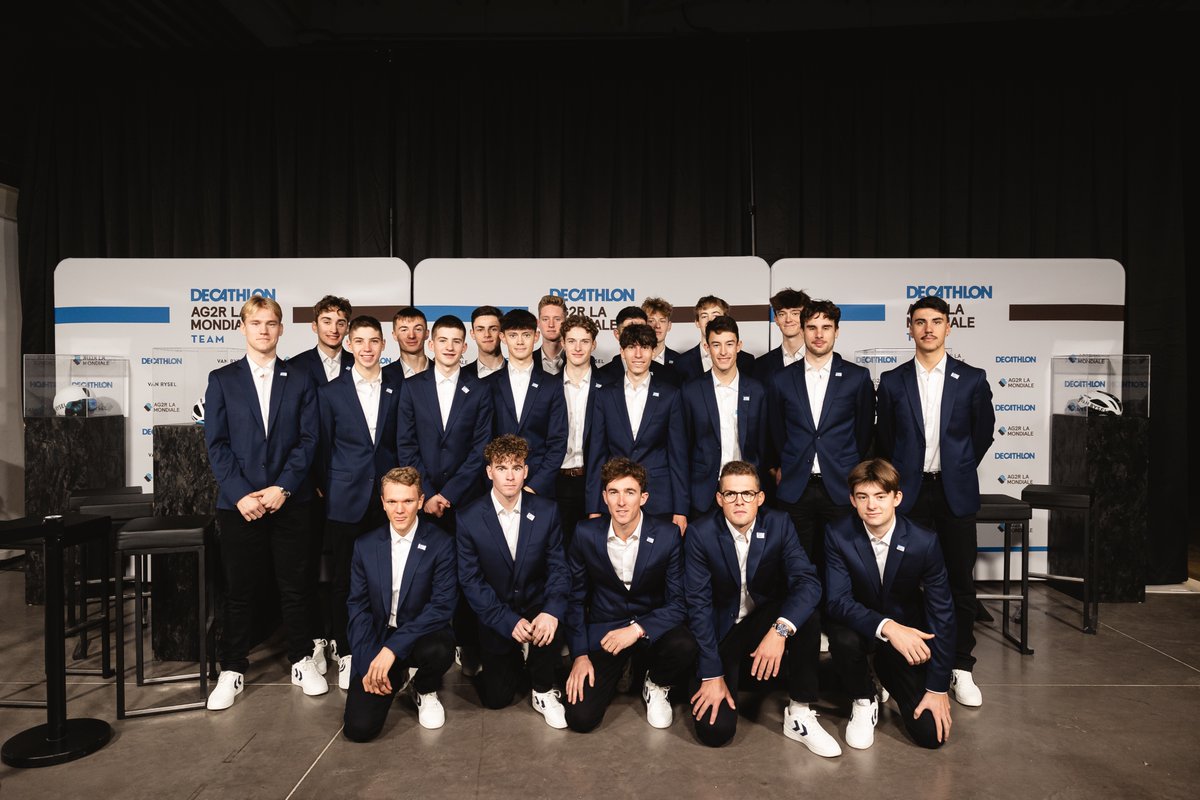 3 équipes autour d'un projet ambitieux porté par nos partenaire

🔹 L’équipe World Tour DECATHLON AG2R LA MONDIALE TEAM

Notre filière de formation NewGen :
🔹 L’équipe Continentale DECATHLON AG2R LA MONDIALE Development Team
🔹 L’équipe junior DECATHLON AG2R LA MONDIALE U19 Team