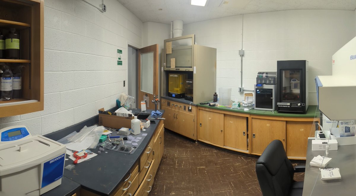 MSU_dhilab's tweet image. new off site (well, down the hallway) 3D print lab (annex?) is coming together.