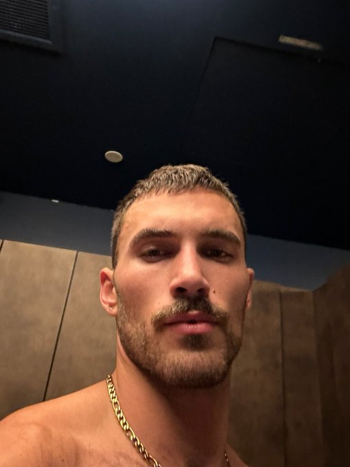 locker talk https://t.co/rggPmjGV0S