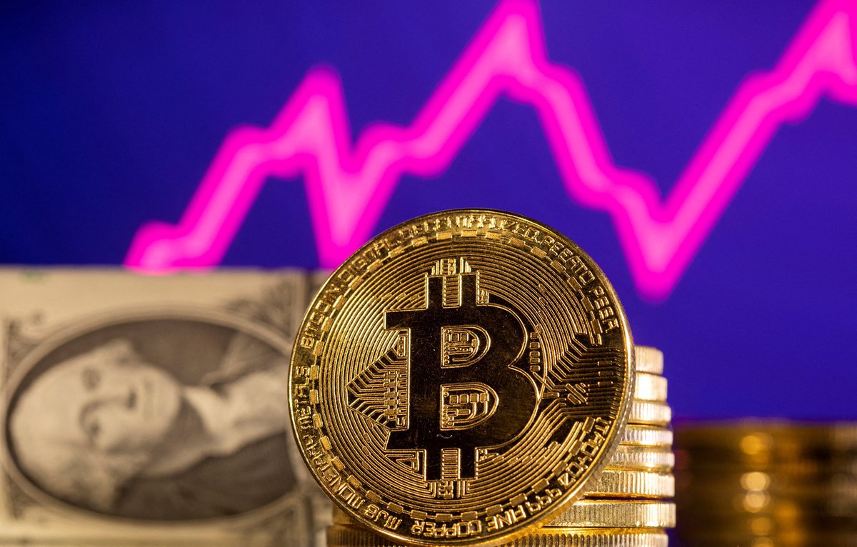 MI TARGET PARA BITCOIN EN EL PROXIMO BULLMARKET 🎯

150.000$-200.000$

Te explico porqué de una manera sencilla, y quizás estoy siendo incluso conservador…

En el último BULLMARKET llegamos a 3 trillones de capitalización GLOBAL en todo el mercado cripto

✅Sin tantas