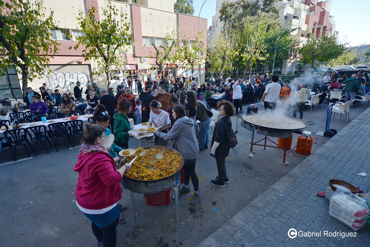 Agraïments mil a la Muixeranga dels Ports, els Tornejants de Sueca, la nostra fantàstica secció musical, acompanyada per la colla Pepe Palau, el col·lectiu la Flameta, i a l’<a href="/AssembleaVlc/">AssembleaFeministaVlc</a> que ens alimentà i donà l’energia necessària per a ballar amb Rascanya. Inoblidable! 🧡🥰