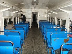 marianoantenore's tweet photo. 1ª foto: así se viajaba en el FCG Roca suburbano con “Metropolitano” (privado). 2ª foto: actualmente en la misma línea, con gestión estatal. Ahora viajás con aire acondicionado, frenos ABS entre otras virtudes por sólo $30. 
Cuidemos lo que tenemos. (Créditos a los autores). https://t.co/46P7Y8XH7y