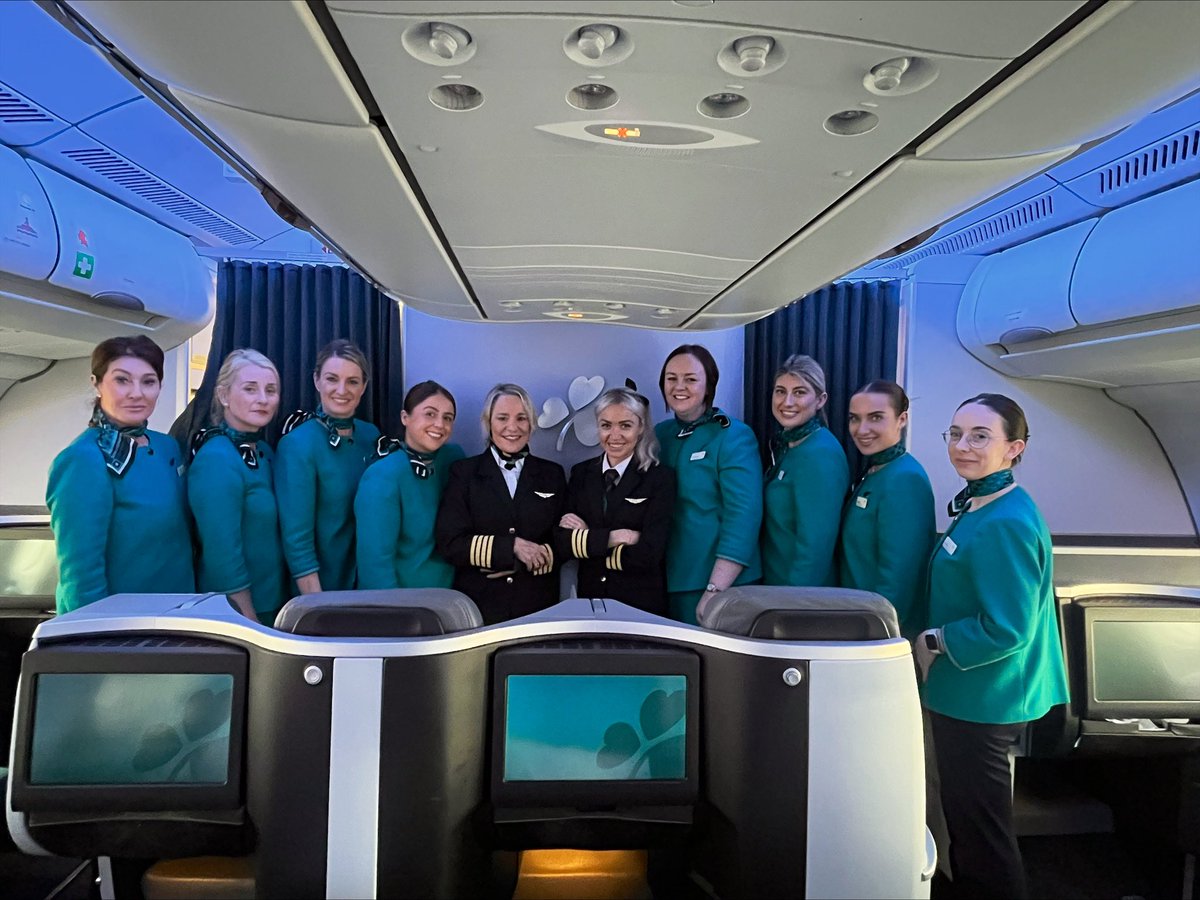 Congrats to Captain Elaine Murphy who today flew her retirement flight after 35 years of service ☘️ Captain Murphy followed in the footsteps of her father Captain Dan Murphy, who also flew the shamrock for 36 years!👏 📸 The crew of today’s flight EI105 to New York JFK ☘️