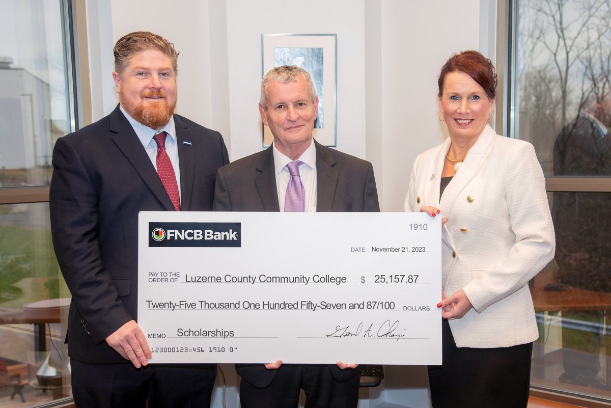 FNCB Bank Announces Over $25,000 in Scholarship Funding to 19 Students at Luzerne County Community College.

Read the press release here: fncb.com/LCCC-EITC-2023

#donate #giveback #scholarship #tuition #success #FNCBCares