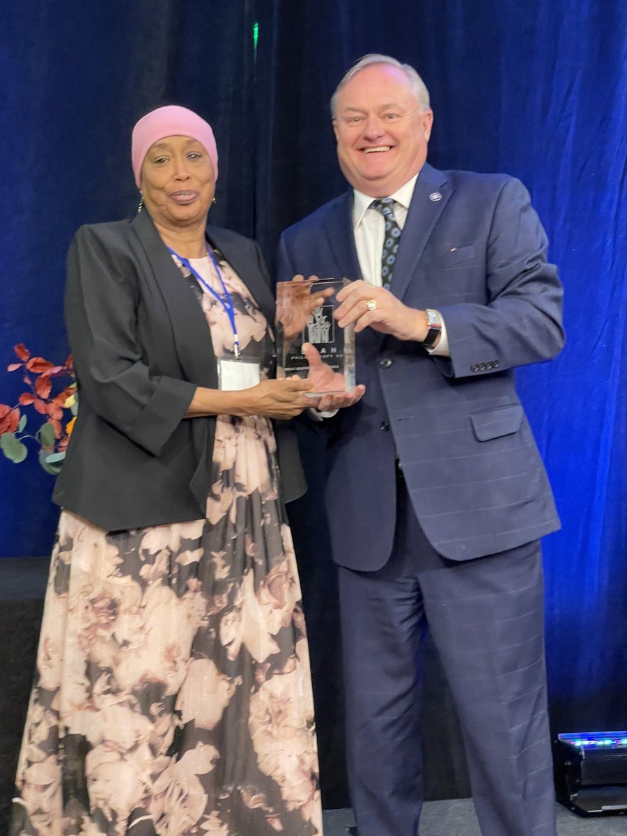 UTRefugeeServe's tweet photo. Congratulations to our Women’s Coordinator Halima Hussein, on receiving the @LGHendersonUtah  Public Service Award for her lifelong commitment to helping refugee women! Your work is so important, and we're so happy to see the impact you're making. https://t.co/SMDjSK7xTa