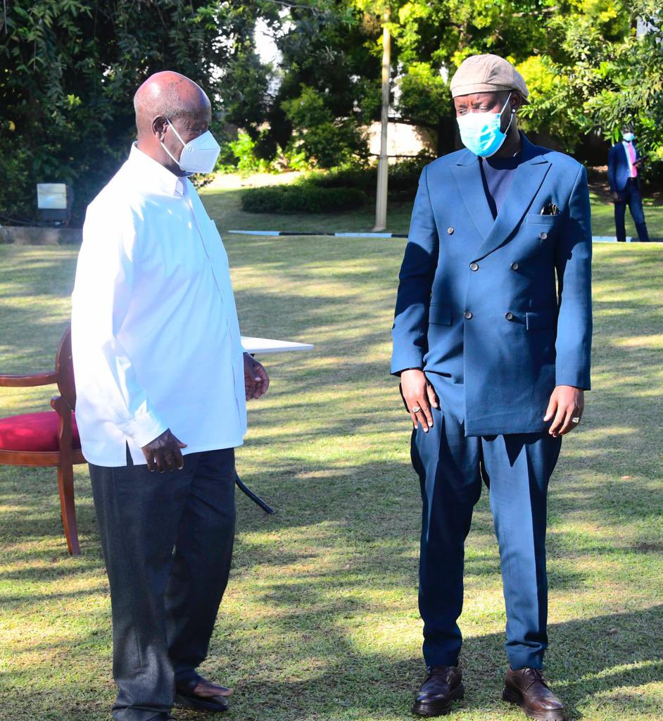 Our President met the President @KagutaMuseveni and he has this to say. “In the quest for streamlining our industry and lobbing for a well functioning Music industry, today i met my Mzee H.E Yoweri Kaguta Museveni and we discussed the urgent need for the amendment of the