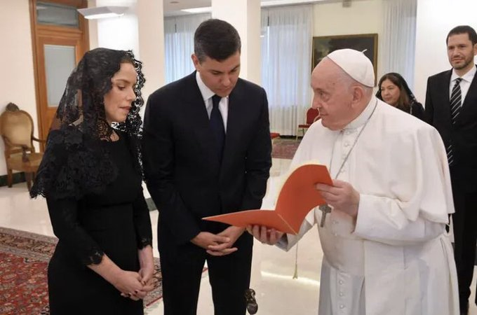 ElpremaArturopy's tweet photo. ¿Quién se hizo Hombre y vino al mundo para salvarte?
- Jesús
¿Y por qué pusiste Horacio Cartes? https://t.co/tVkgDfGsoV