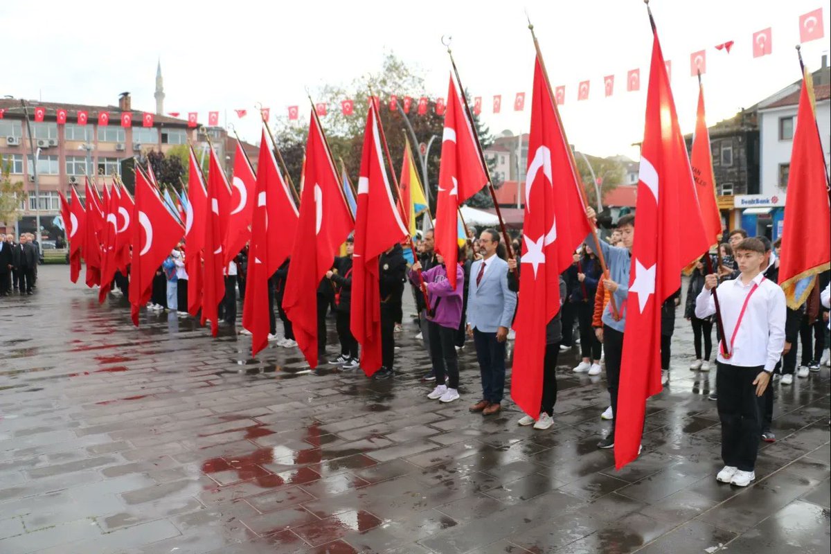 bart_bac's tweet photo. 24Kasım Öğretmenler günü nedeniyle Cumhuriyet meydanında Çelenk Sunma Törenine Katıldık.24 Kasım Öğretmenler günü kutlu olsun. https://t.co/c0ZX9XGCcs