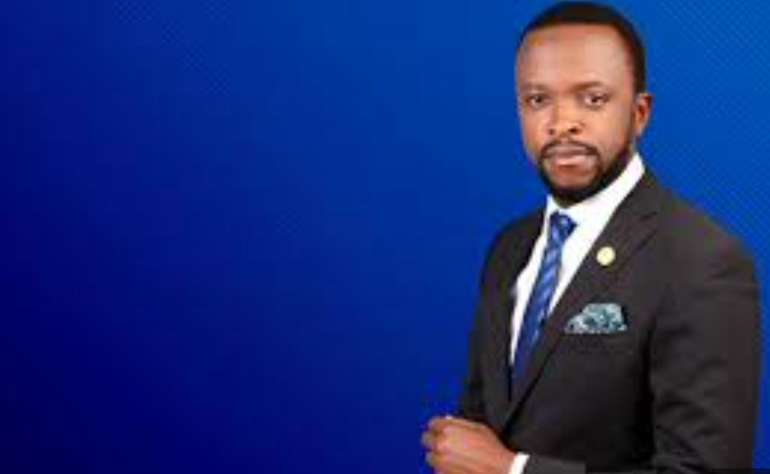 SAfmRadio's tweet photo. Good evening, I am Songezo Mabece, with you for the next 2 hours.
Welcome to #SAfmViewPoint
Comin Up:
- Police killings and the domino effects on the family
- Eradicating #GBVF
- Legal Mondays
- @UKZN scoops 2023 Health Excellence Rising Star Award
Stay tuned! https://t.co/98I5hza8Z3
