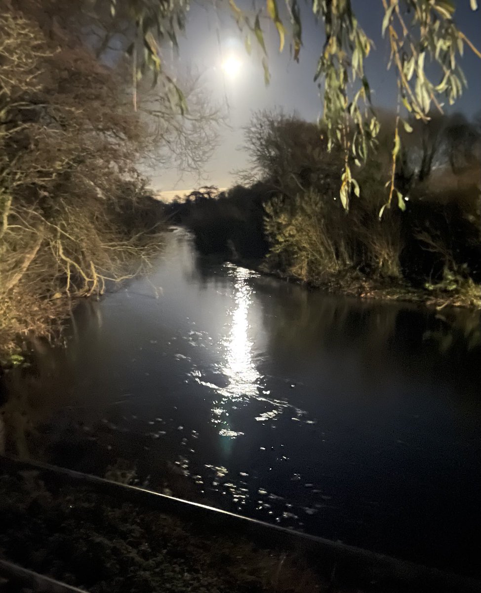 BrianMullya23's tweet photo. Moon River 🌙 https://t.co/rIOVNyhJl8