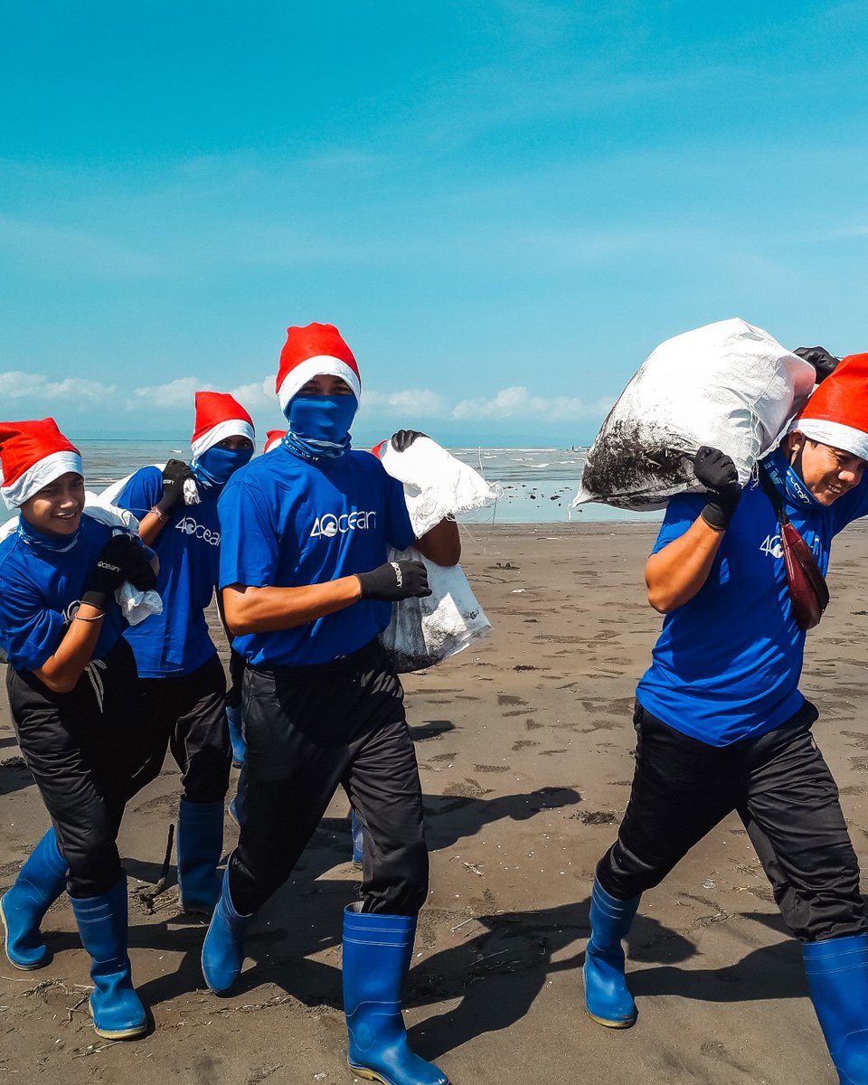 4ocean's tweet photo. Are you looking to help clean the ocean this Holiday Season?

Click below to save up to 50% off and pull your pounds today🤙 
https://t.co/nBtV0NSBAq

#cybermonday #sustainability #sustainablegifts #sale #cybermondaysale #cleanocean https://t.co/Etcy5KBjRO