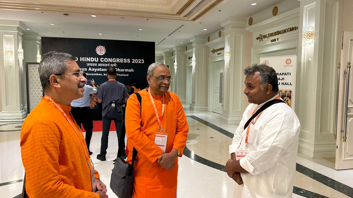 #Dharma rakshak like <a href="/pratheesh_Hind/">Pratheesh Viswanath</a> ji founder of Hindu Seva Kendra are the strength of #Hindu dharma and inspiration for many! Work he has done in #Kerala is phenomenal while staying away from publicity

Sadguru <a href="/hjsdrpingale/">DrCharudatta pingale</a> &amp; Sadguru <a href="/Nilesh_C13/">Nilesh Singbal</a> during informal discussion