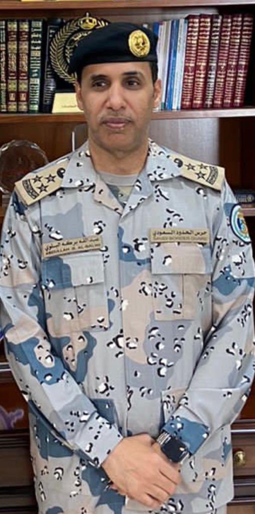 Reda_Albalawi's tweet photo. والثنا لأصدق رحم يبقى وتملاه الصبابه
يوم أبوي استمسكت يمناه بالركن المهيب

الرجال بكل عشيره عَدّهم محدٍ وفا به
واذكر أولهم خوالي, سم لعيون الحريب

عزوتي يحفظهم الله صاروا رموز النجابه
حي هالجين الوراثي والنجيب من النجيب

أخوي الشاعر عبدالله بن محمود البلوي رحمه الله في قصيدة من عيون قصائدة يمتدح خوالي ويخص منهم الشهم الكريم سعادة العميد عبدالله بن بركة المعيقلي البلوي الله يطول في عمره