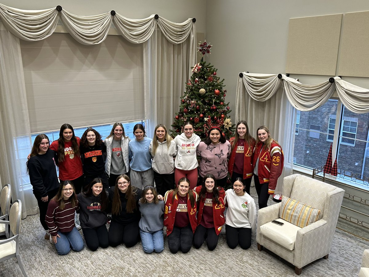 Andrean Softball volunteered this past Sunday to decorate Christmas trees at StoryPoint Assisted Living. Thank you for allowing us to help spread Holiday Cheer throughout the Community!!🎄 🥰