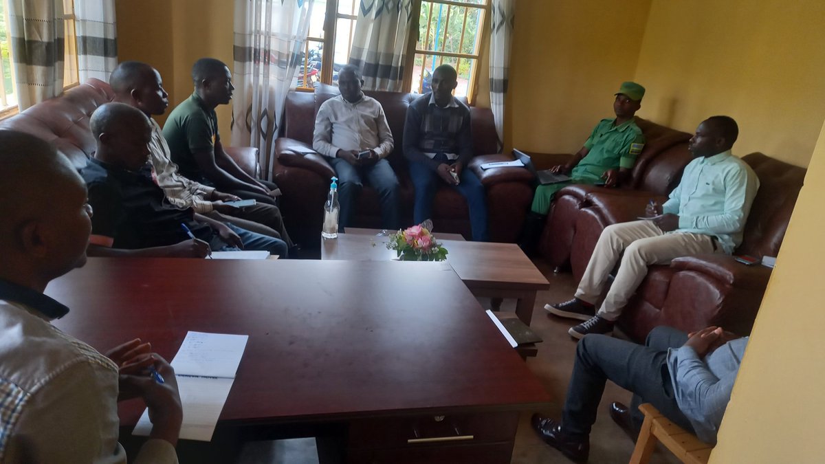 Kuri iki gicamunsi mu murenge wa Munyaga hakozwe inama yahuje abakozi, aharebewe hamwe ibikorwa by'imihigo n'uburyo hakihutishwa ishyirwamubikorwa ryayo, hibanzwe cyane kuri Mutuel de Sante, Ejo heza, Vup/fs, kwigisha abakuze hamwe n'umutekano uko wifashe.