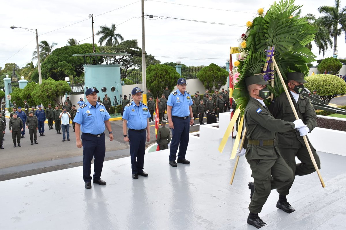 #Nicaragua 🇳🇮

El Primer Comisionado Francisco Díaz Madriz, Director General de <a href="/vppolicial/">Visión Policial Nicaragua</a> participó en la Conmemoración del Día del Soldado de la Patria, realizado en el Estado Mayor del Ejército de Nicaragua.

#JuntoALaComunidad