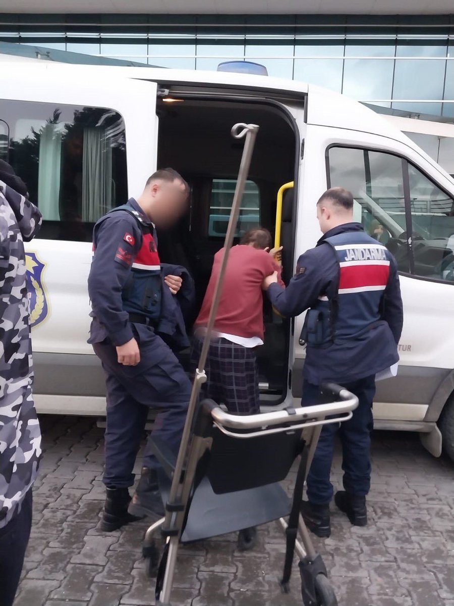 Kötülük içlerine işlemiş, öyle ki ne yaşlılara ne hastalara ne bebeklere ne de kadınlara merhamet etmez olmuşlar,Şu adamcağıza çektirdiklerinin aynısını çekerler inşallah !
#HukuksuzKHKlar
RamazanTaşkırana AcilTahliye