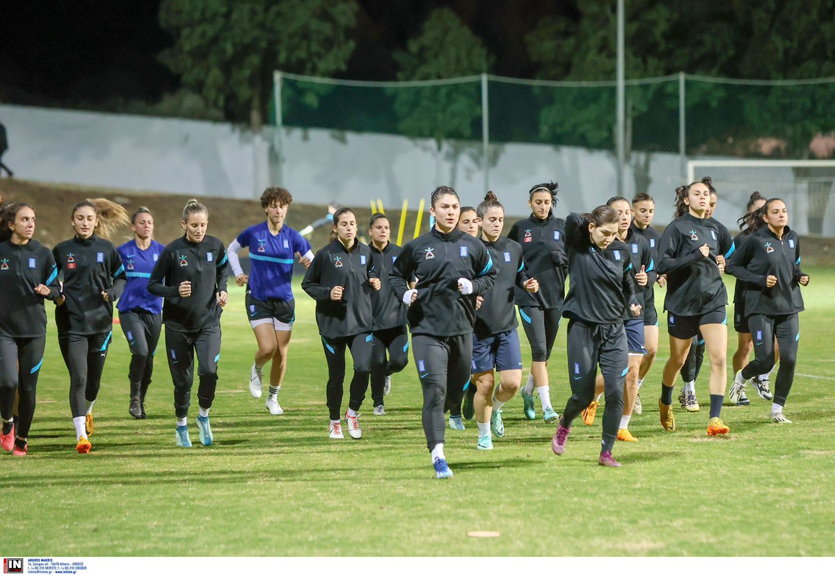 EthnikiOmada's tweet photo. 1st training 🔵⚪️ #womensnationsleague  #ethnikiomada #womensnationalteam https://t.co/d84Ue6O48b