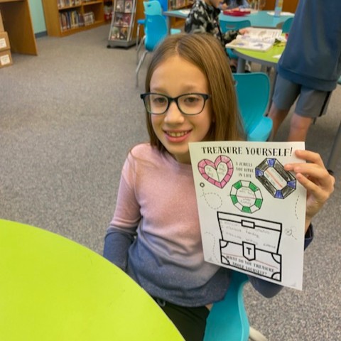 Central School is developing the mindset of an Attitude of Gratitude during November and December. Students are exploring what they are grateful for outside of themselves as well as the "treasures" they have within. 👏 
#WallTogether #AttitudeOfGratitude #CentralElementarySchool