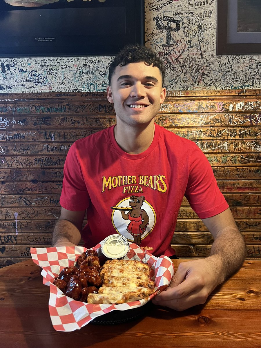 anthonyl3al's tweet photo. Come out to any Mother Bear’s Pizza location to try my very own menu item, The Leal Deal!  

The Leal Deal includes 10 Boneless Wings (sauced as you like) and an order of  @MotherBearsBLM unbeatable Cheesy Bread.  #MotherBearsPizza #Ad https://t.co/ztlXYkpTBq