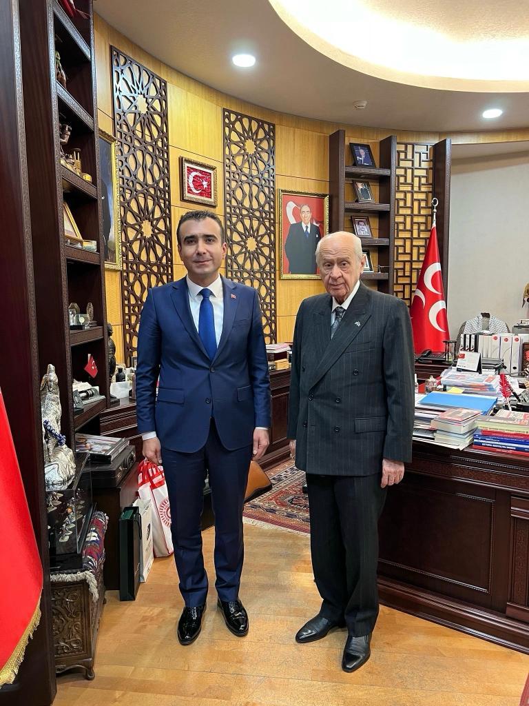 kalayci_savas's tweet photo. Üretken belediyecilik ve uyumlu yönetimle umutlu gelecek için 31Mart2024'te yapılacak olan Mahalli İdareler Seçimlerine mensubu olduğum Milliyetçi Hareket Partisi'ne yeniden Karaman Belediye Başkanlığı aday adaylığı başvurusunda bulunduk. Rabb’im hayrlara vesile kılsın inşaAllah. https://t.co/79duwCVFpZ