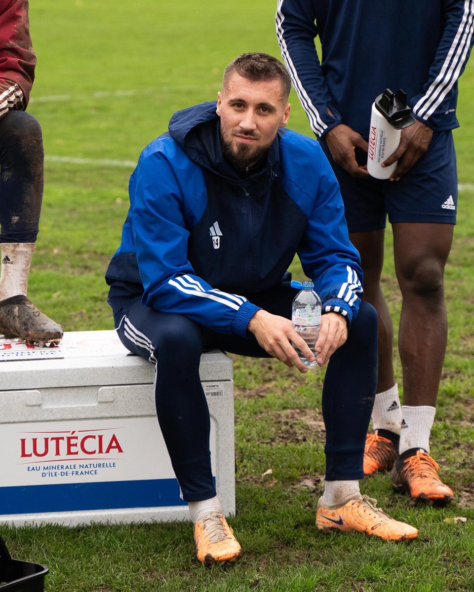 FC_Versailles's tweet photo. Le FC Versailles est heureux d’annoncer son nouveau partenariat avec Lutécia, la seule eau minérale naturelle d’Île de France ! 💧🤝​

Ogeu Groupe devient donc fournisseur officiel du club pour les 2 prochaines saisons et Lutécia hydratera les joueurs, le staff et les supporteurs ! 💦