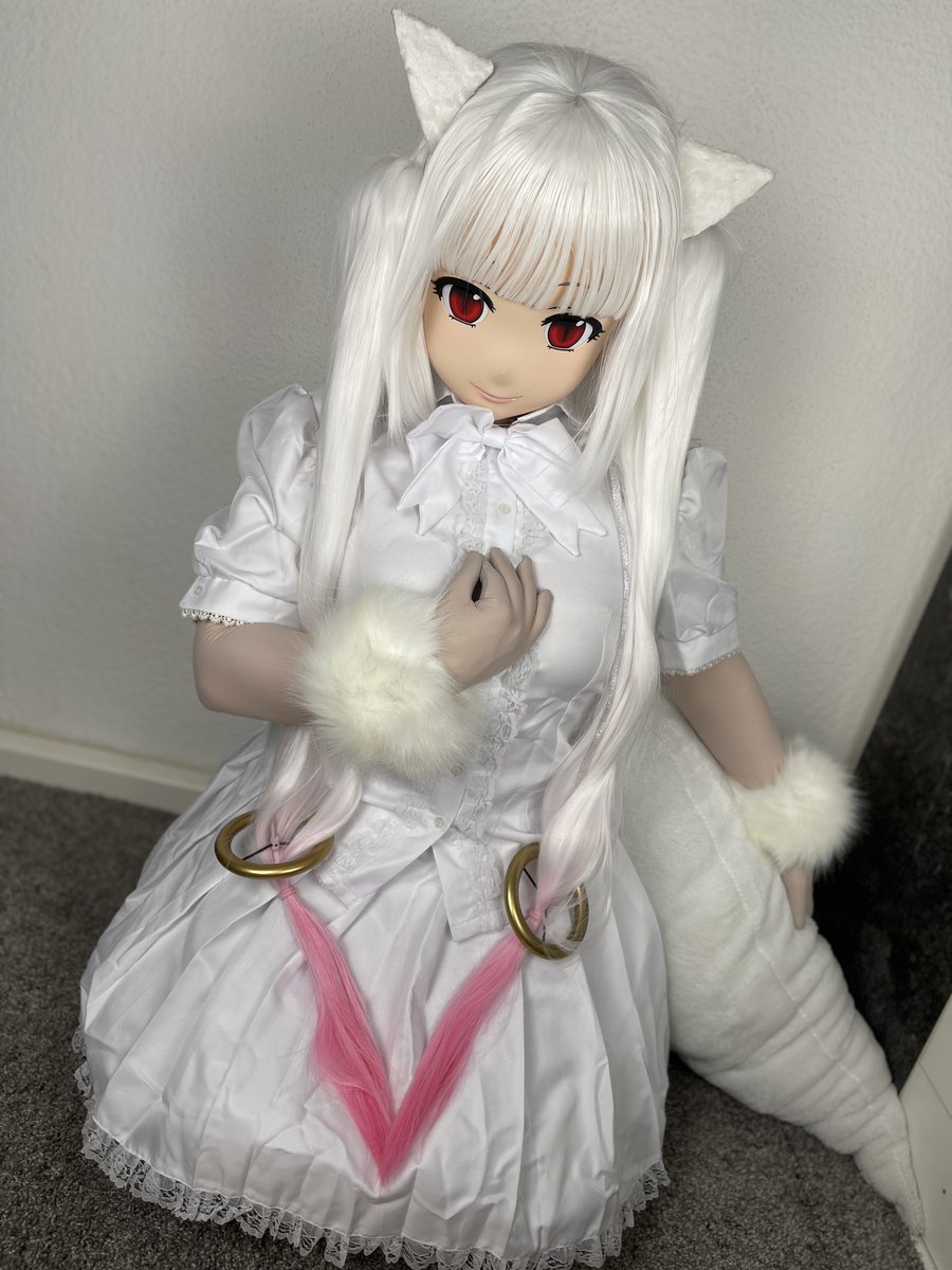 Oh you want to make a contract? I will gladly provide the best service possible.
Mask made by <a href="/goukaou/">Goukaou kigurumi studio</a> 🎭