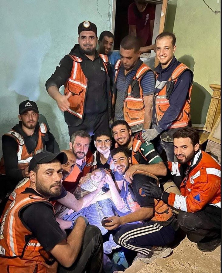 Amos_alsalem2's tweet photo. عاجل
انتشال رضيعة من تحت الأنقاض على قيد الحياة بعد شهر من قصف منزل ذويها في غزة !!
😭😭💔💔
مصدر موثوق وحقيقة https://t.co/LmvgwdiUCL