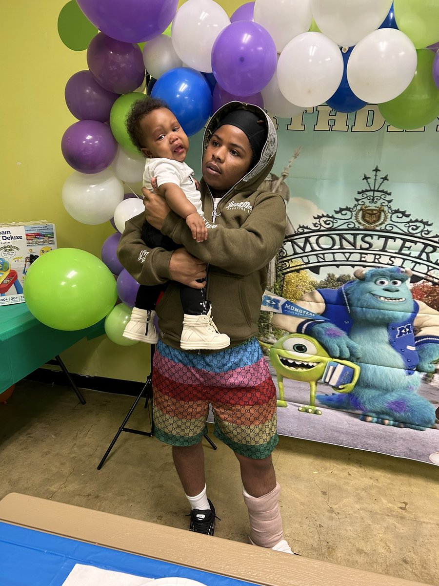 Drillin_rocky's tweet photo. Syncere 1st &amp; Semion 3rd Birthday 🖤🔋🎈 #RockySons🖤 https://t.co/883OvZDAEQ