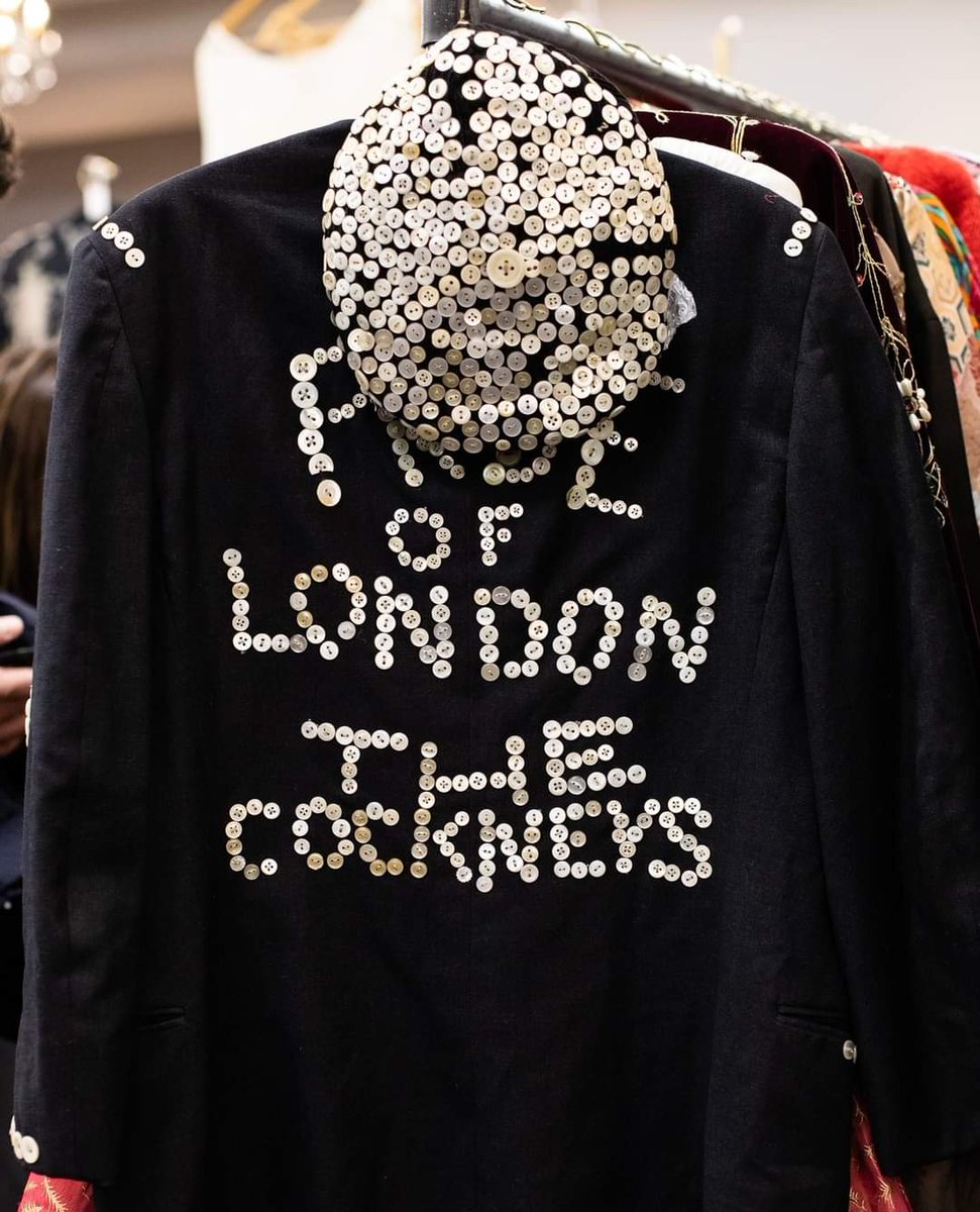 ClerkenwellVint's tweet image. This fantastic Pearly 'smother' suit was seen at our fair last weekend. The Pearly King &amp;amp; Queens started in the Victorian era and some still reign in their London districts today. A true piece of London history #pearlbuttons #suit #inspiration