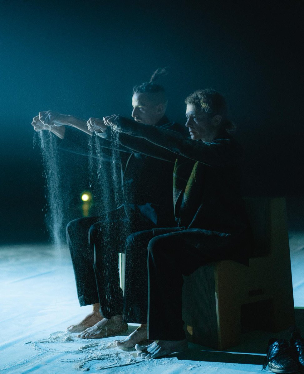 TeatroVictoria's tweet photo. La danza contemporánea y el género urbano #krump se encuentran en un territorio llamado RE. 👏 Acércate a descubrirlo en nuestro espacio, de la mano de Cia. Nadine Gerspacher (Cataluña). 📆 Pases el sábado 2 y el domingo 3 de diciembre, a las 19:30. 

https://t.co/PWYmCQw4Yp https://t.co/4XvgHEUd0i