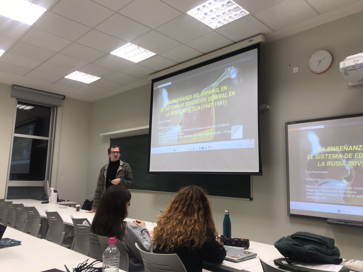 MJGarciaFolgado's tweet photo. En la especialidad de Investigación en Educación Lingüística y Literaria de @MUIDE_UV, @panyurij habla de investigación documental: cómo seleccionar, organizar y analizar un corpus de documentos 🗃📈 https://t.co/IskEHSr8PG