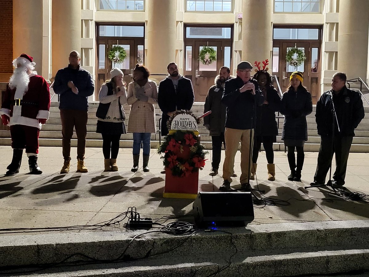 It was a pleasure to join with state and local officials and members of the community for tree lighting ceremonies in Roslindale and Hyde Park this weekend! A great way to kick off the holiday season.