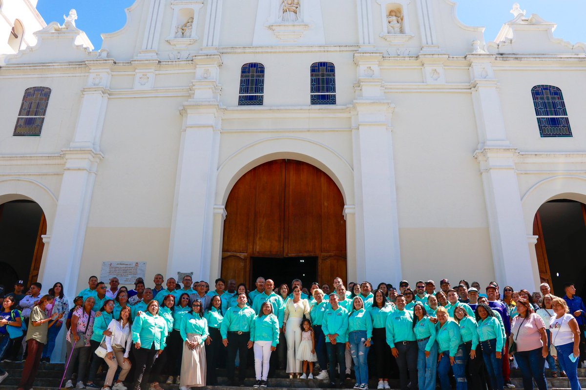 #27Nov En familia asistimos a la iglesia Nuestra Señora de Candelaria para conmemorar la Santa eucaristía en honor a los 403 años de elevación eclesiástica de Turmero oficiada por el Mons. Enrique Parrabano. ¡Turmero nace de la fe! #SerVenezolanoEsSerEsequibo