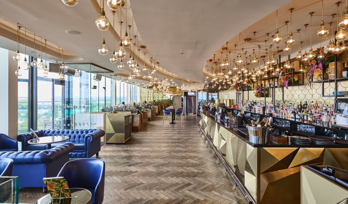 Visit Solihull is ready to make your Christmas extra special! 
Imagine sipping on bubbly, indulging in delectable treats, and enjoying breathtaking panoramic views at the luxurious Sky Bar &amp; Restaurant with a champagne tea for two. See our Instagram page for details 

#giveaway