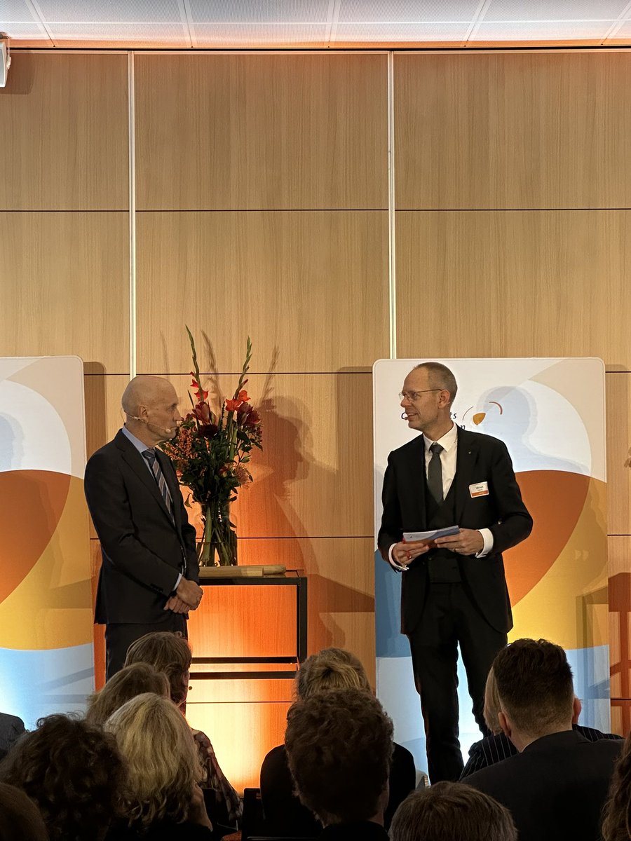 “Het is het interactieve spel tussen de zorgprofessionals en het capaciteitsorgaan, het hoor en wederhoor. Dat is waarop een raming gebaseerd wordt.” Ernst Kuipers

#schaarsteindezorg