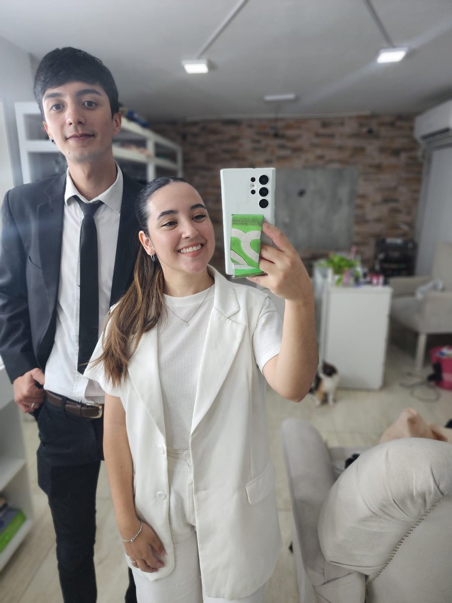 Jony_torres01's tweet photo. La vida es más hermosa a tu lado 🤩 https://t.co/GtnVDKi38o