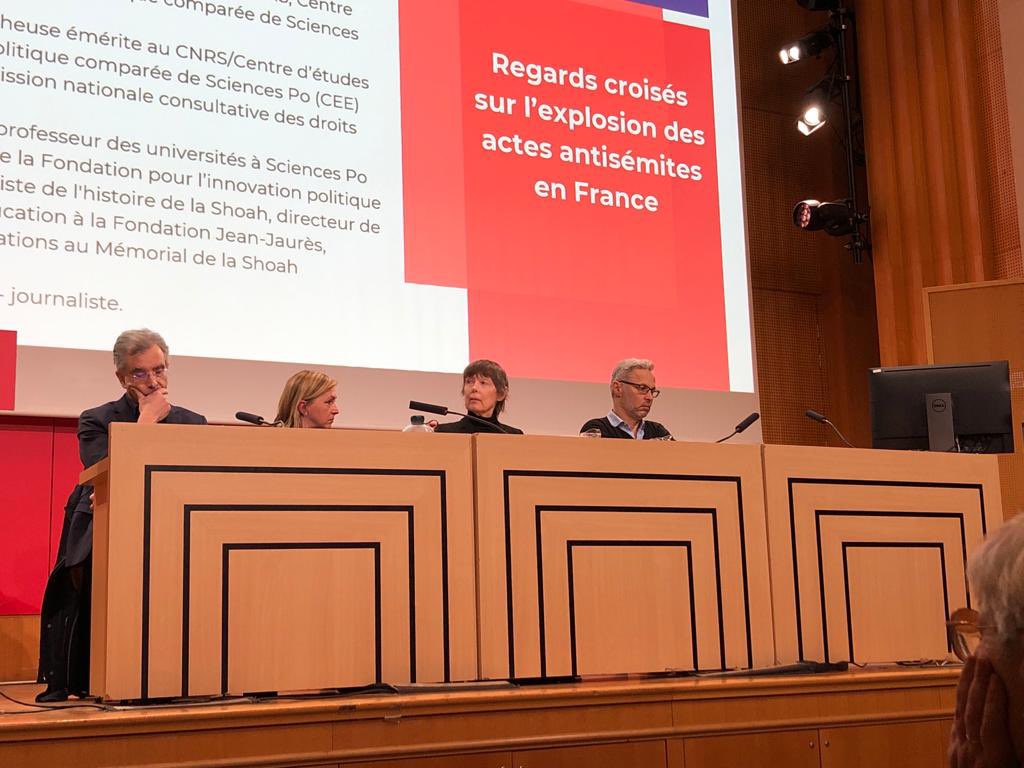 "La période est dangereuse, vertigineuse. L’histoire nous rappelle que la diffusion de l’antisémitisme est souvent le prélude à un effondrement qui n’épargnera personne." <a href="/MathiasVicherat/">Mathias Vicherat</a> ouvre la conférence Regards croisés sur l’explosion des actes antisémites en France.