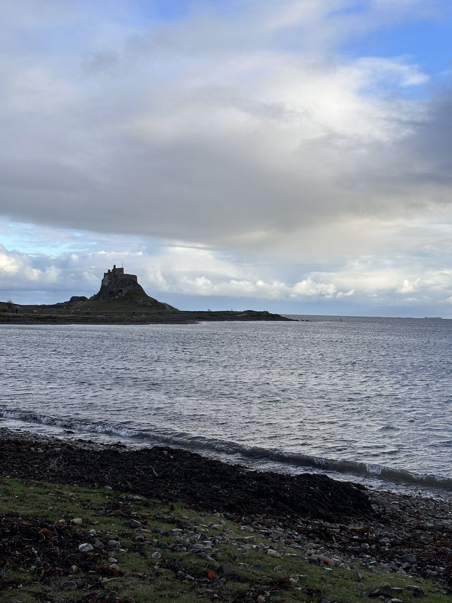 _andyglover's tweet image. So grateful to get away with @_sueglover this week for a focused time of Retreat and Rest 

Found a lovely  @Airbnb on Lindisfarne 

Enjoying the stillness and slow pace and time to be with God  

Signing off now for rest of the week 

#HolyIsand #Thinplace
