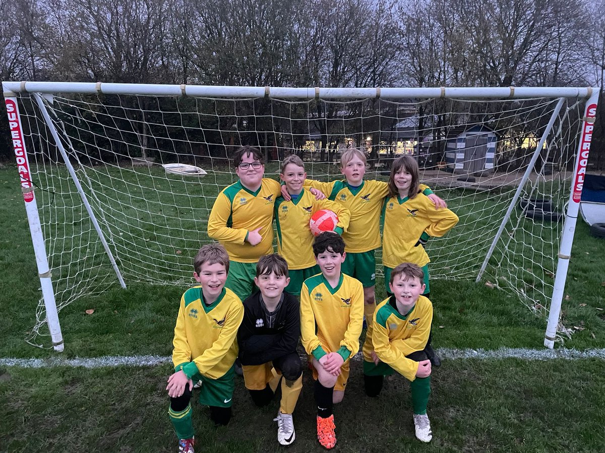 Fantastic 6-1 win for these guys tonight- they worked incredibly hard as a team and are really starting to put training efforts into the game. Well done💚💛