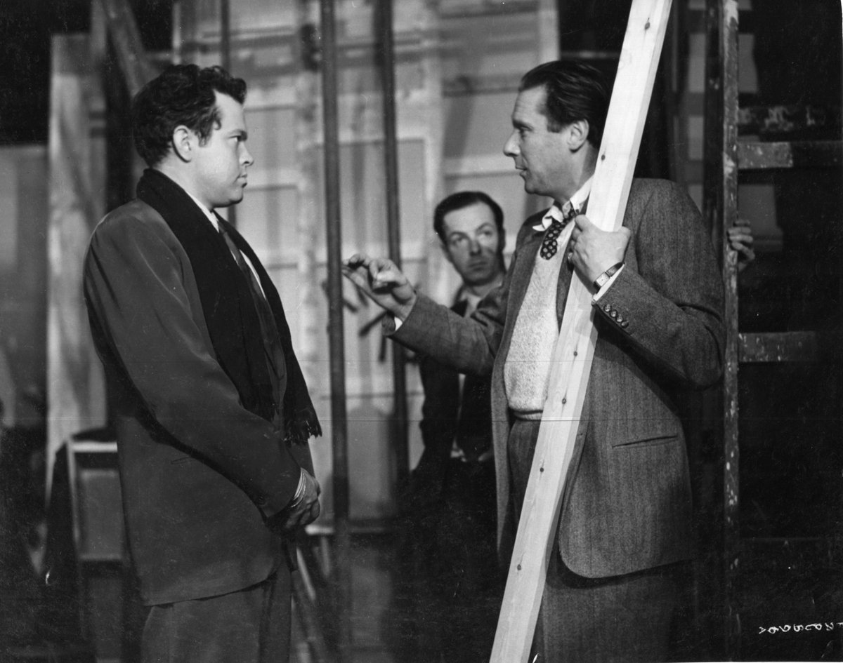 Oct 22 until Dec 10: 75years ago shooting of #TheThirdMan in #Vienna.
Photo: Coaching Harry for the Ferris Wheel shot #OrsonWelles #GuyHamilton #CarolReed
All original pictures on display in our museum❗
©courtesy #StudioCanal

#drittemanntour #orsonwelles #postwar #filmmuseum
