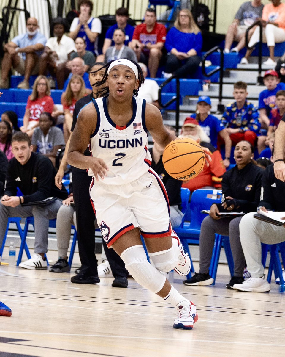 UConnWBB's tweet photo. KK Arnold repeats as BIG EAST Freshman of the Week!

KK averaged 7.5 points, 3.0 rebounds and .462 shooting last week. https://t.co/f7KCgIxGPb