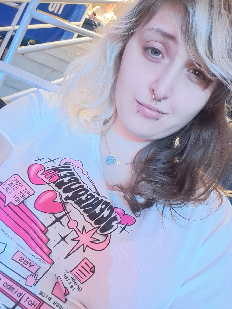 PrettyLilSiren's tweet photo. Was inspired by @ThisisLukeOwen and wore my new #scenequeen crop top to the #Pittsburgh #AEWRampage show https://t.co/5e6QyyF3vZ