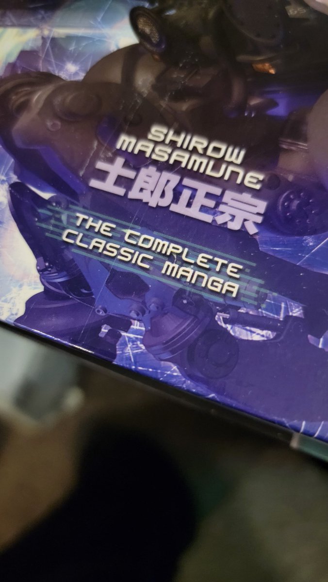 RealHypnotic1's tweet photo. Ghost in a shell hard cover special edition all in one book. Love this edition. It's huge. Pictures don't do justice. #ghostinashell https://t.co/bNIcf9D0co