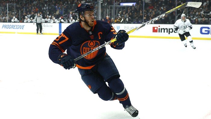 Connor McDavid des #Oilers est nommé première étoile de la semaine dans la LNH. Il a récolté 12 points en 4 parties. Nikita Kucherov (TB) et Juuse Saros (Nash) sont aussi à l’honneur.