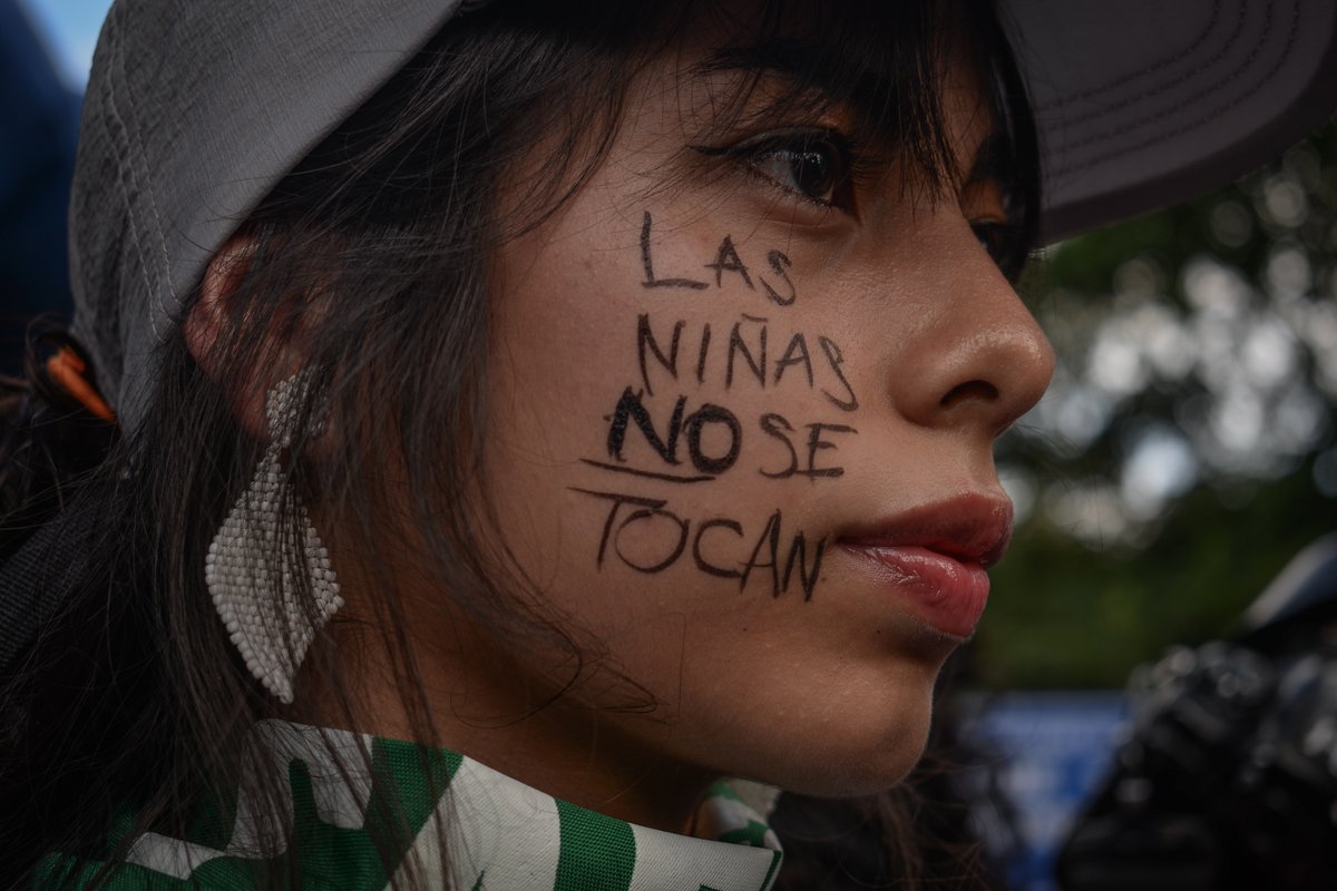 alharaca_sv's tweet image. El 25 de noviembre, cientos de mujeres de El Salvador y Latinoamérica se unieron en las calles de San Salvador para alzar sus voces en la marcha por el Día Internacional de la Eliminación de la Violencia contra la Mujer 📷👇