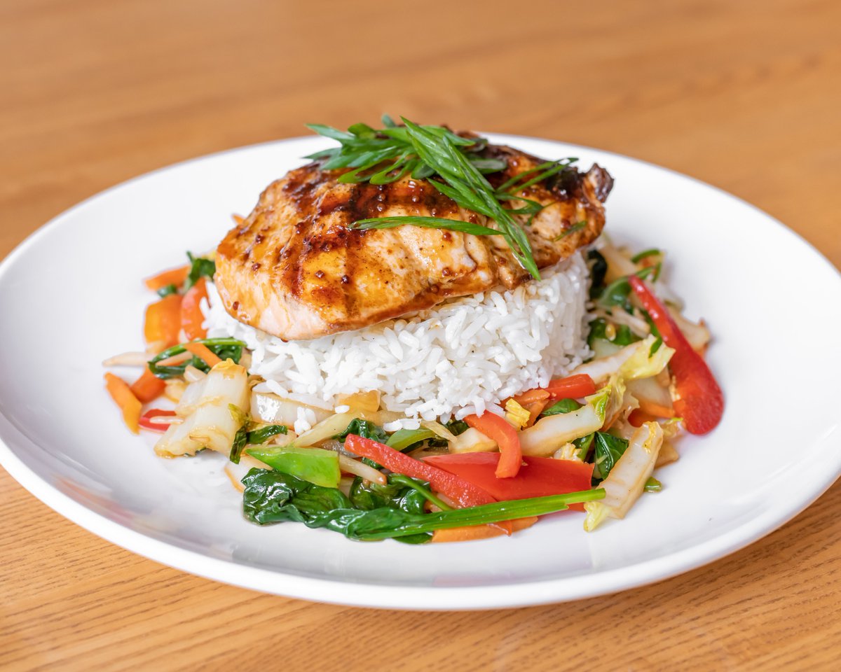 MaxsGrille's tweet photo. Seared to perfection, served with love! 🥰
Come in and try our Atlantic Salmon with a Maple Ginger Glaze with Jasmine Rice and Stir Fry Veggies! https://t.co/alIt6FCfXD
