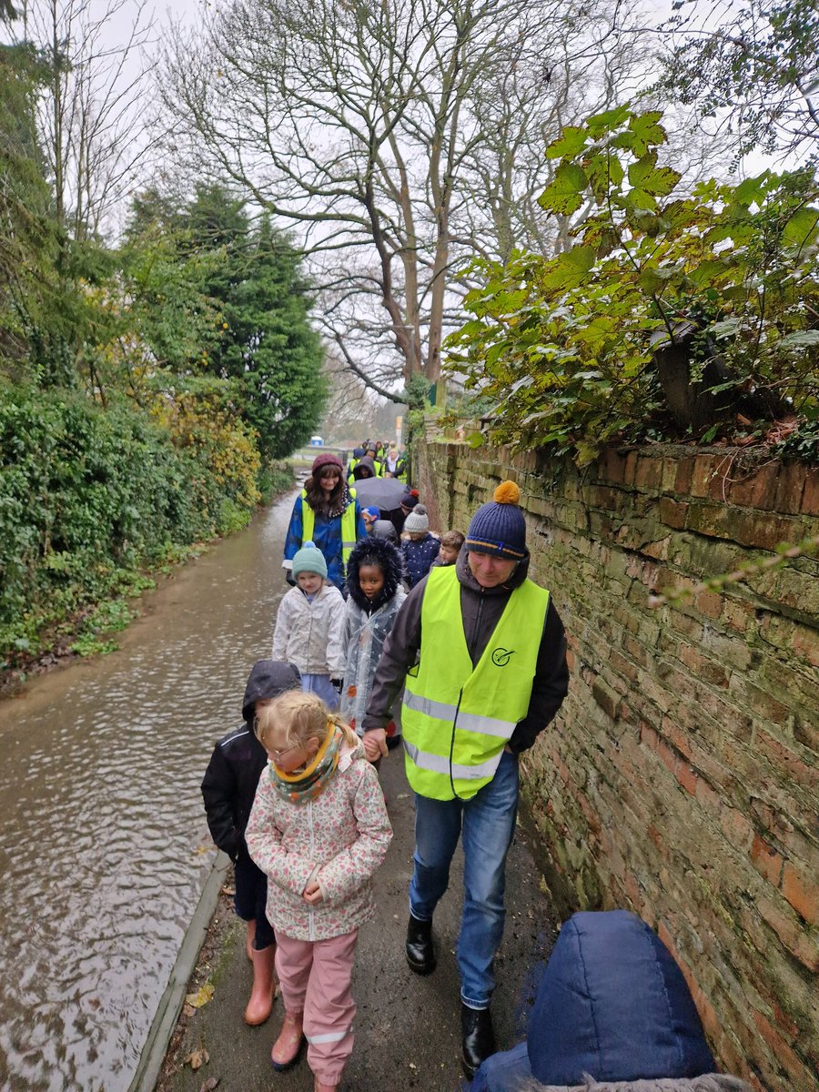 BPSHull's tweet photo. The children of 2HS visited the village of Welton today. We explored the village and identified its features. The day concluded with a walk of Welton Dale. Well done 2HS, you were all superstars and fully embraced your outdoor learning. #BPSGeography https://t.co/A2KWCStlpb
