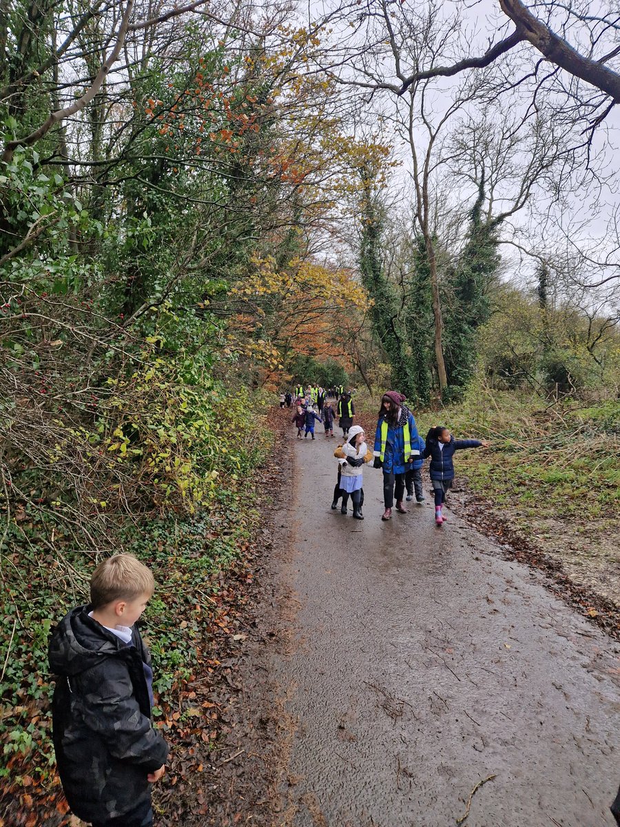 BPSHull's tweet photo. The children of 2HS visited the village of Welton today. We explored the village and identified its features. The day concluded with a walk of Welton Dale. Well done 2HS, you were all superstars and fully embraced your outdoor learning. #BPSGeography https://t.co/A2KWCStlpb